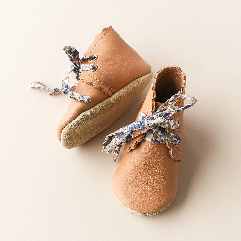 Baby Girl Scalloped Leather boots in Caramel - Image 3