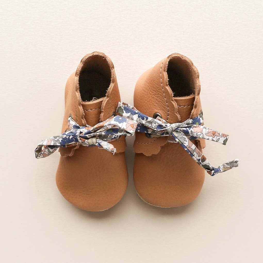 Baby Girl Scalloped Leather boots in Caramel - Image 4