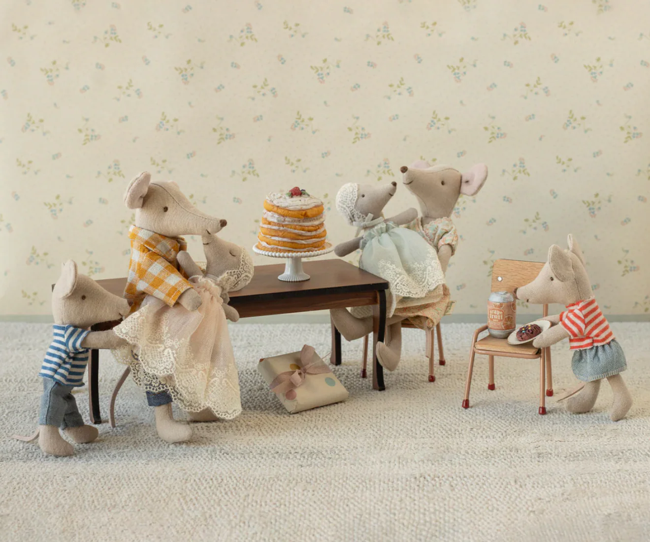 Baby mouse in gown - mint - Image 2