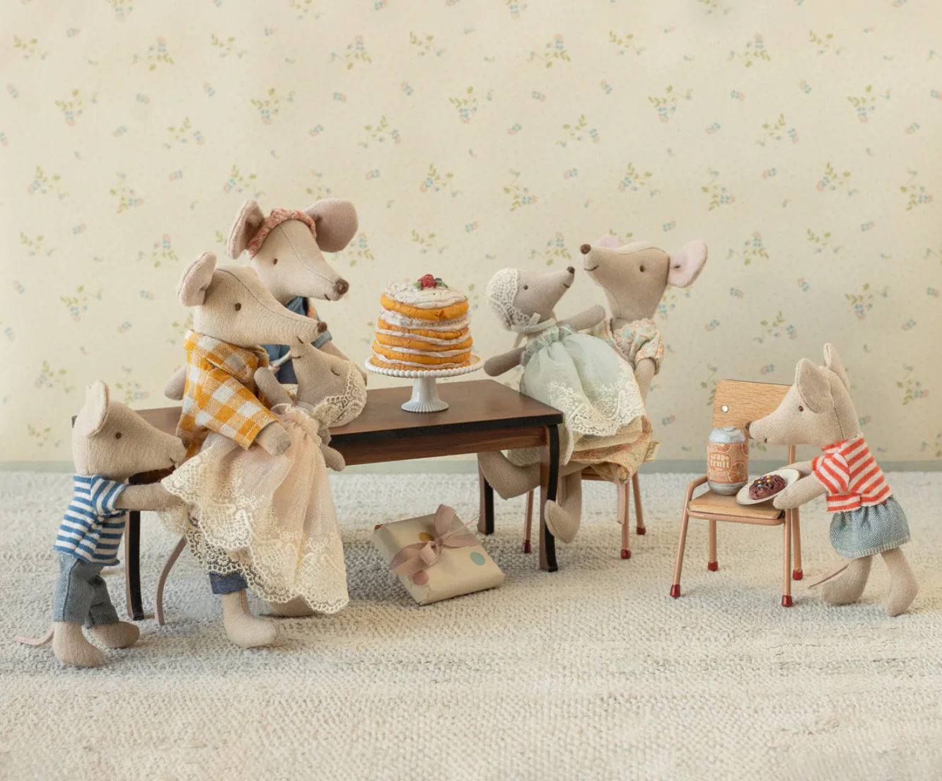Baby mouse in gown - Powder - Image 3