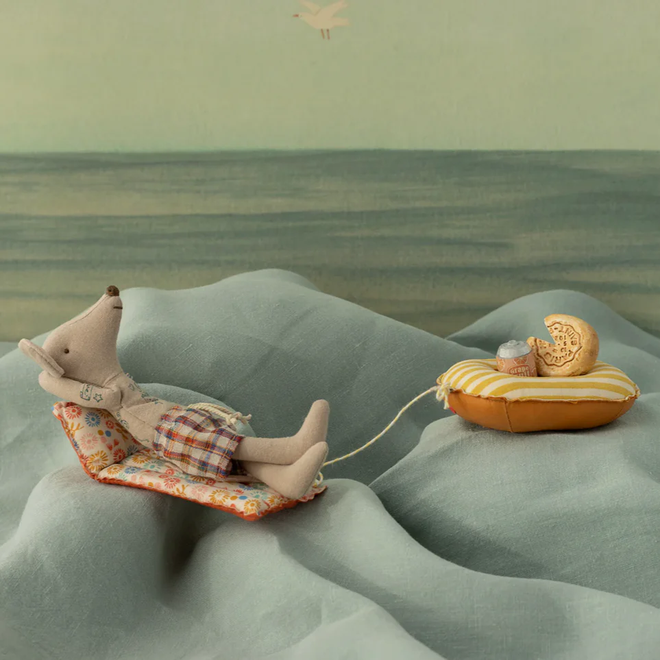 Beach mouse with air mattress for Dad - Flower - Image 2