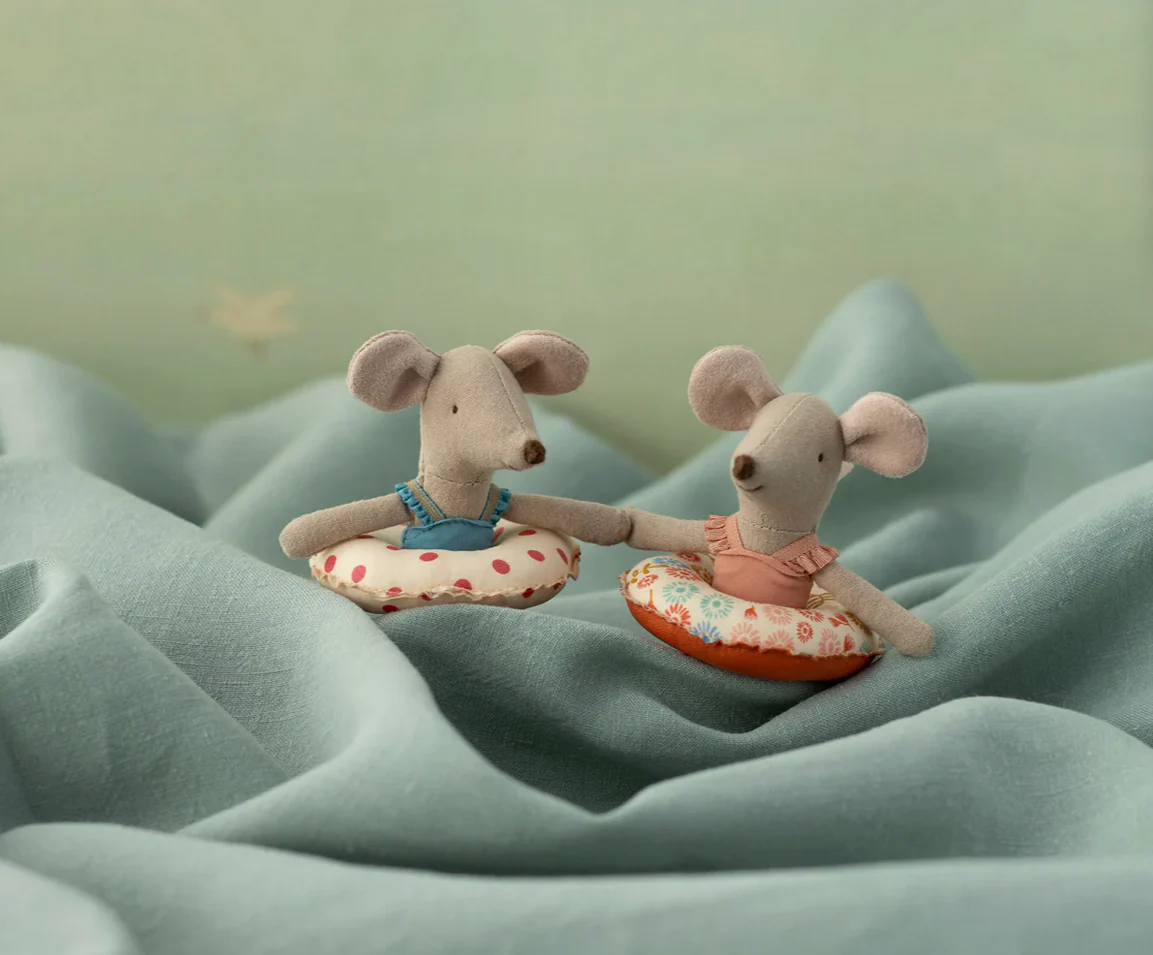 Beach mouse with float - Little sister - red Dot - Image 3