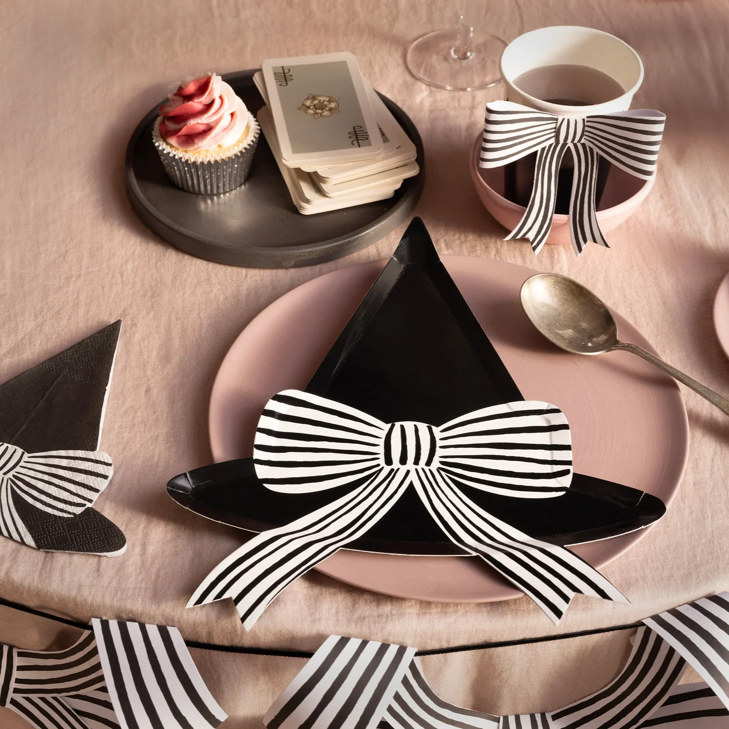 Black & White Stripy Bow Cups - Image 2