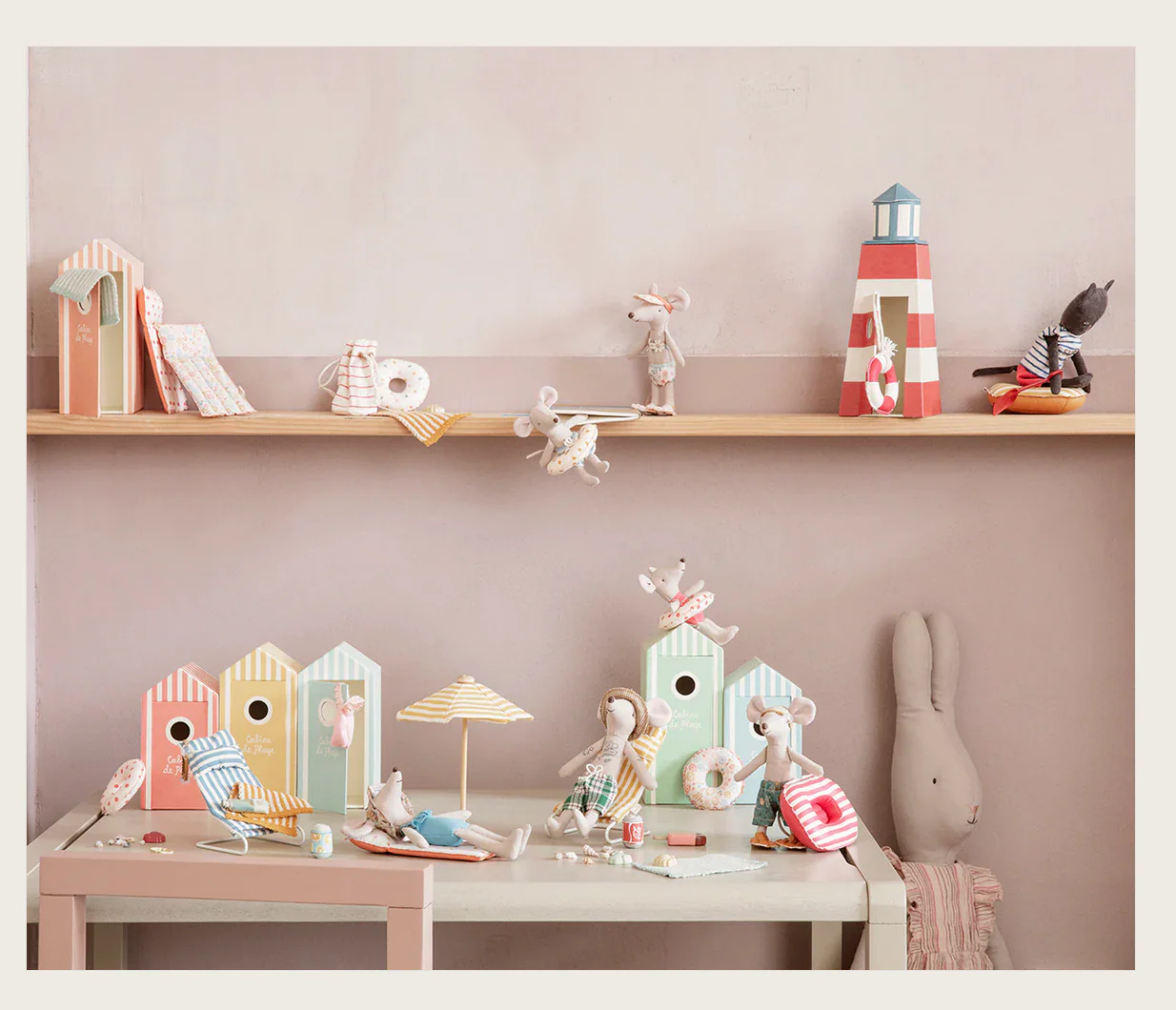 Chair for Mouse - Coral - Image 2
