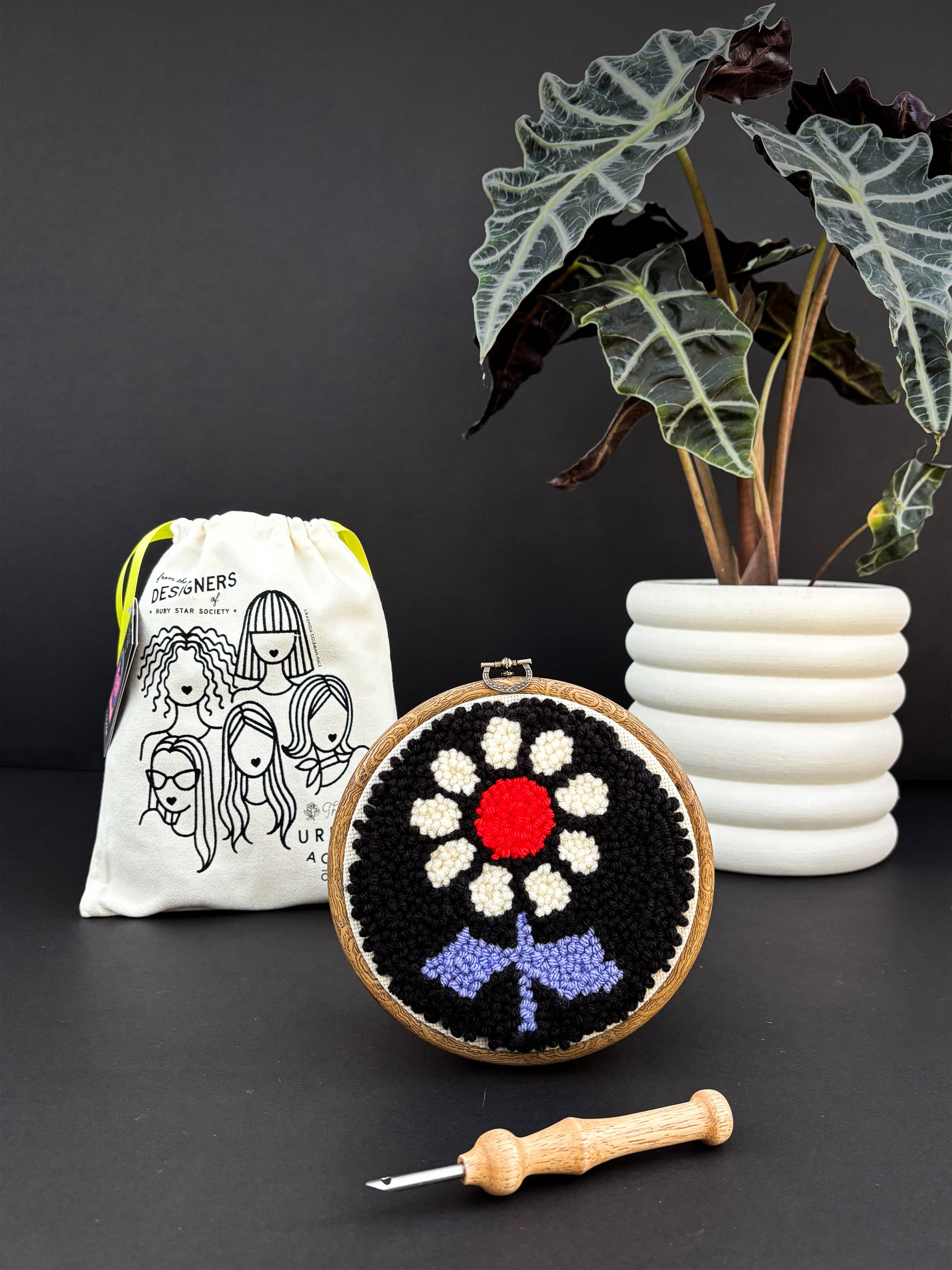 Daisy by Alexia Marcelle Abegg - Punch Needle Beginner Kit - Image 2