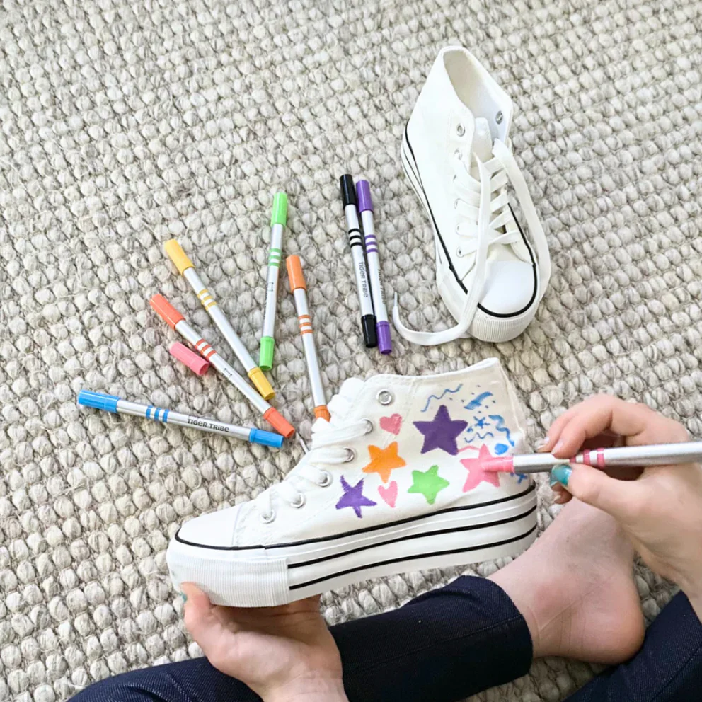 Dual Tip Paint Pens - Image 3