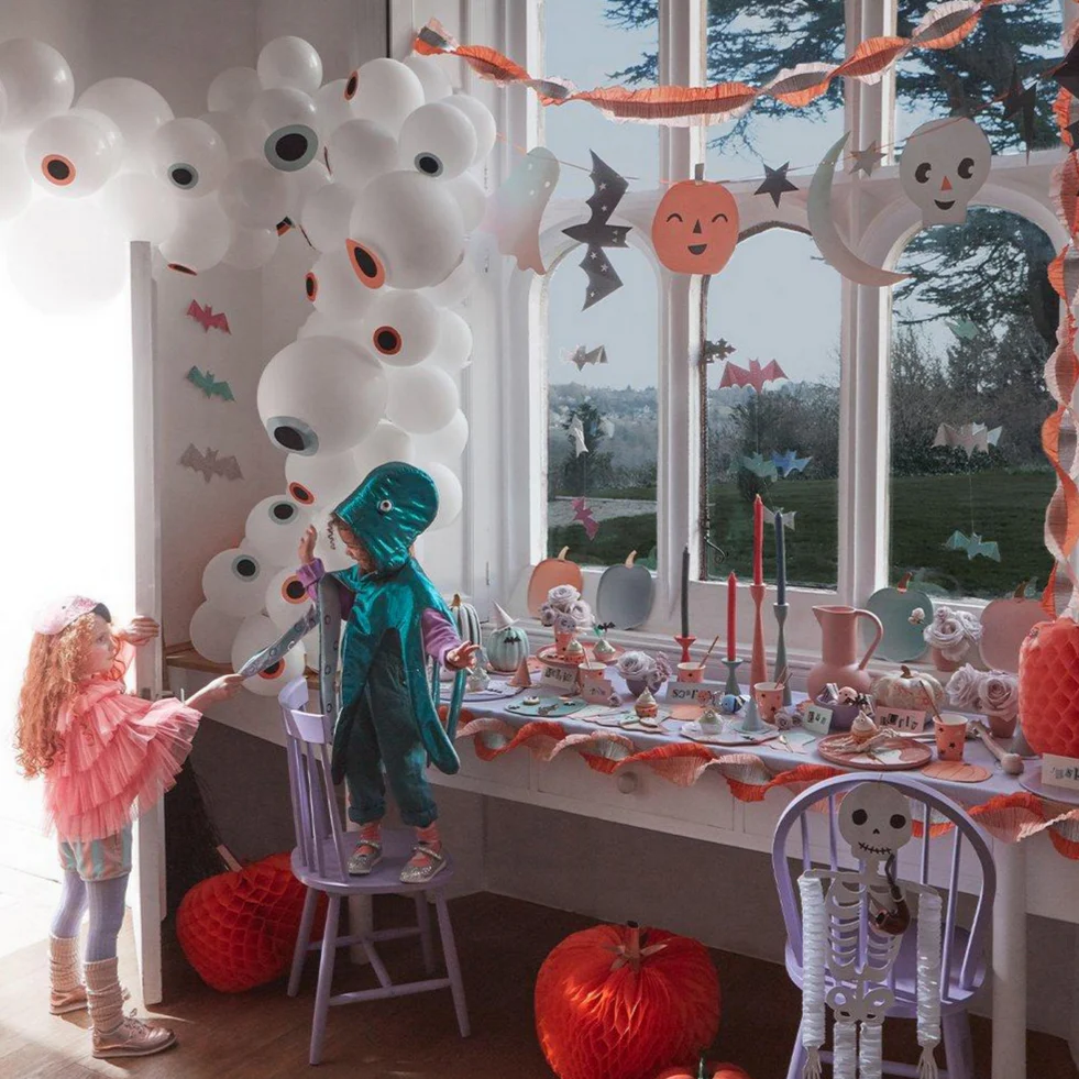 Eye Ball Balloon Garland - Image 5