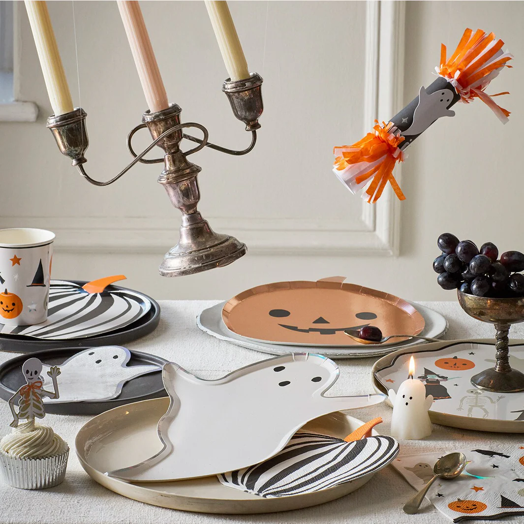 Ghost Shaped Plates (x8) - Image 2
