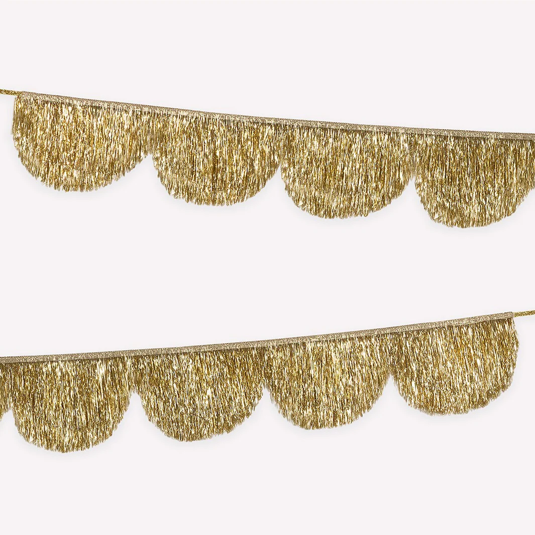 Gold Tinsel Scallop Garland