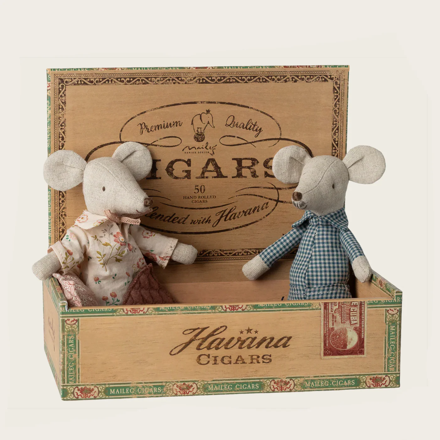 Grandma and grandpa mice in cigarbox - Image 3