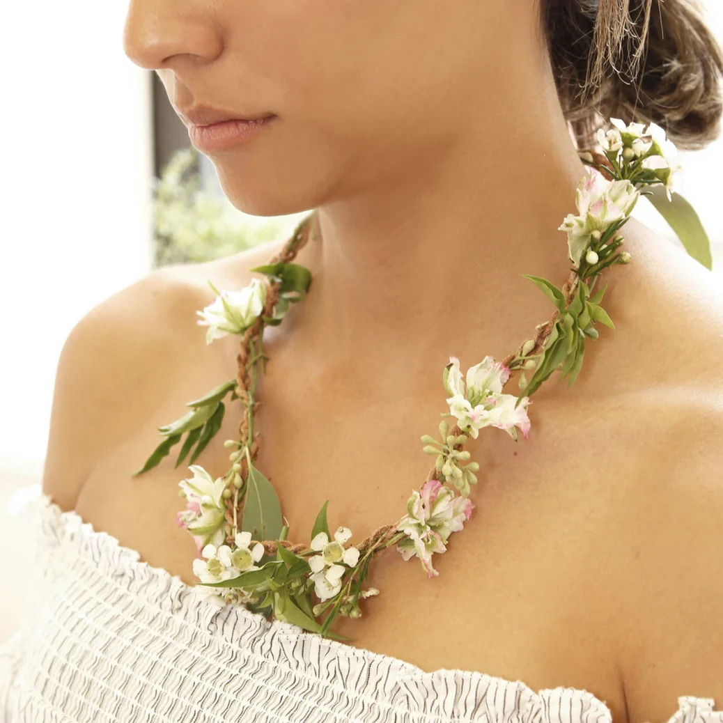 Huckleberry Make Your Own Fresh Flower Necklace - Image 3