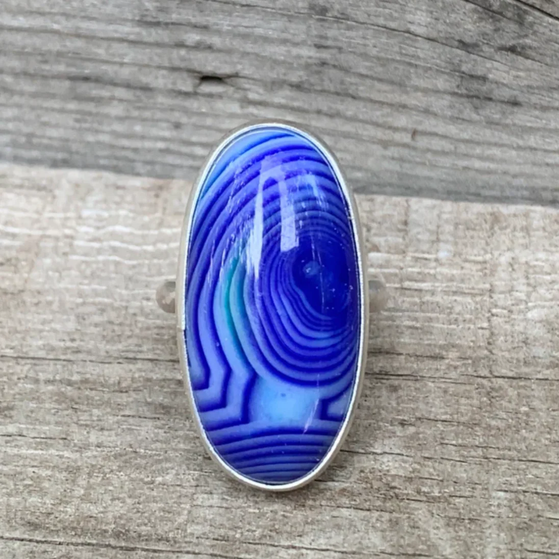 Large Oval Blue and White Agate Sterling Silver Ring (sz 8 & 9) - Image 3