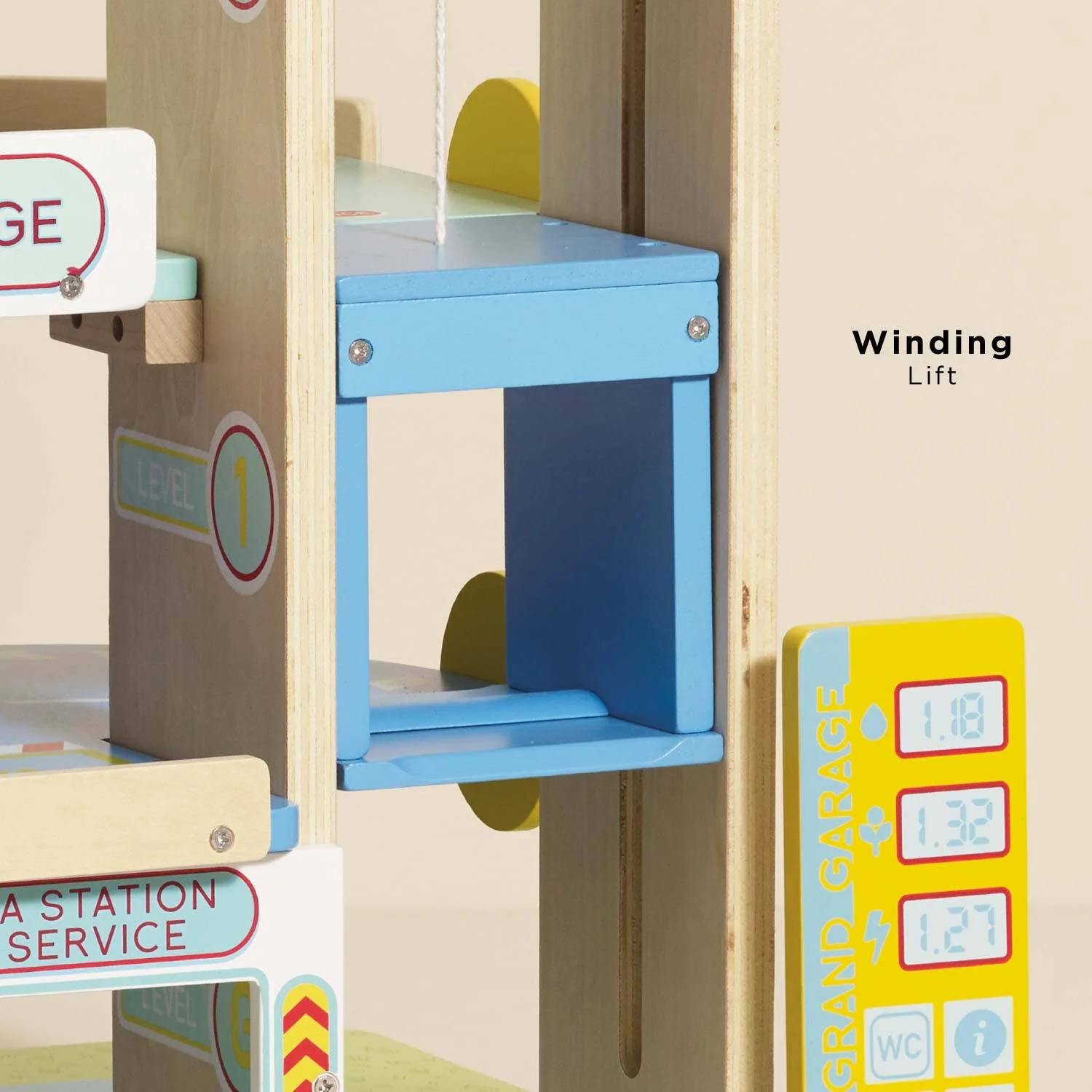 Le Grand Wooden Garage - Image 4