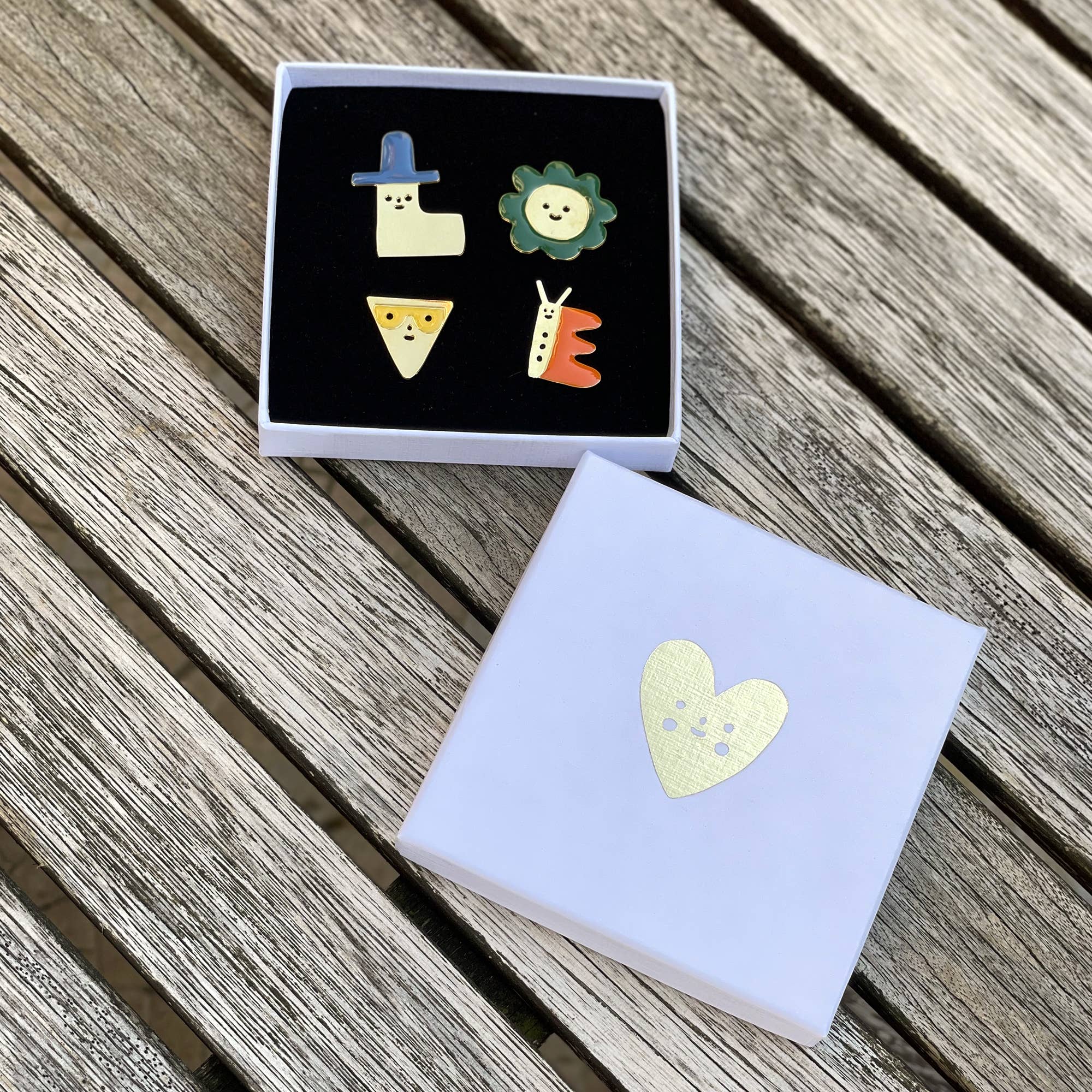 LOVE 4 lapel pins x Suzy Ultman - Image 2