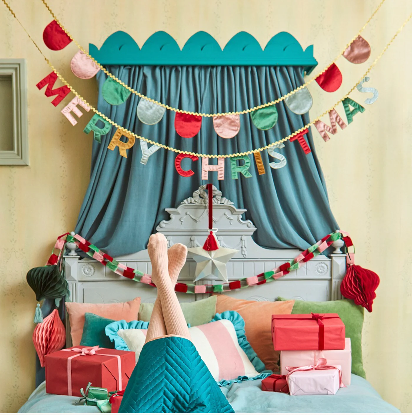 Merry Christmas Velvet Pennant Garland - Image 3