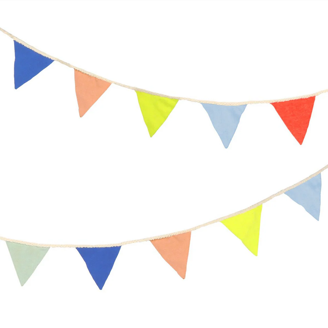 Multicolor Knitted Flag Garland - Image 3