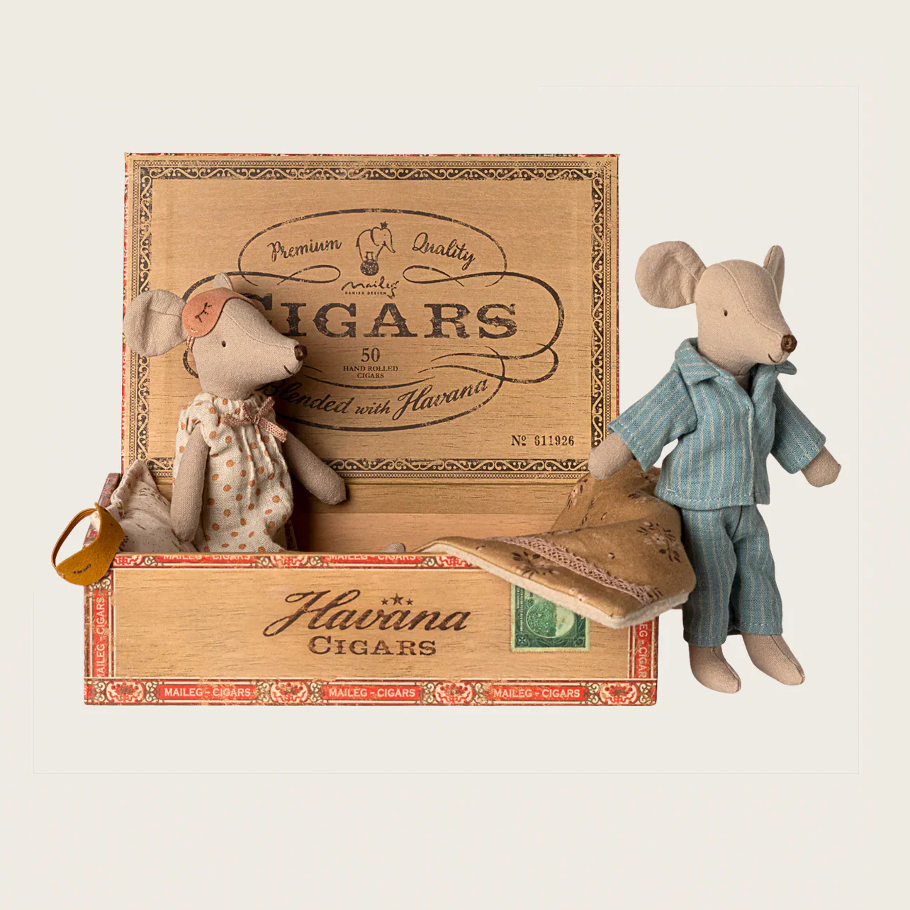 Mum & Dad mice in cigarbox
