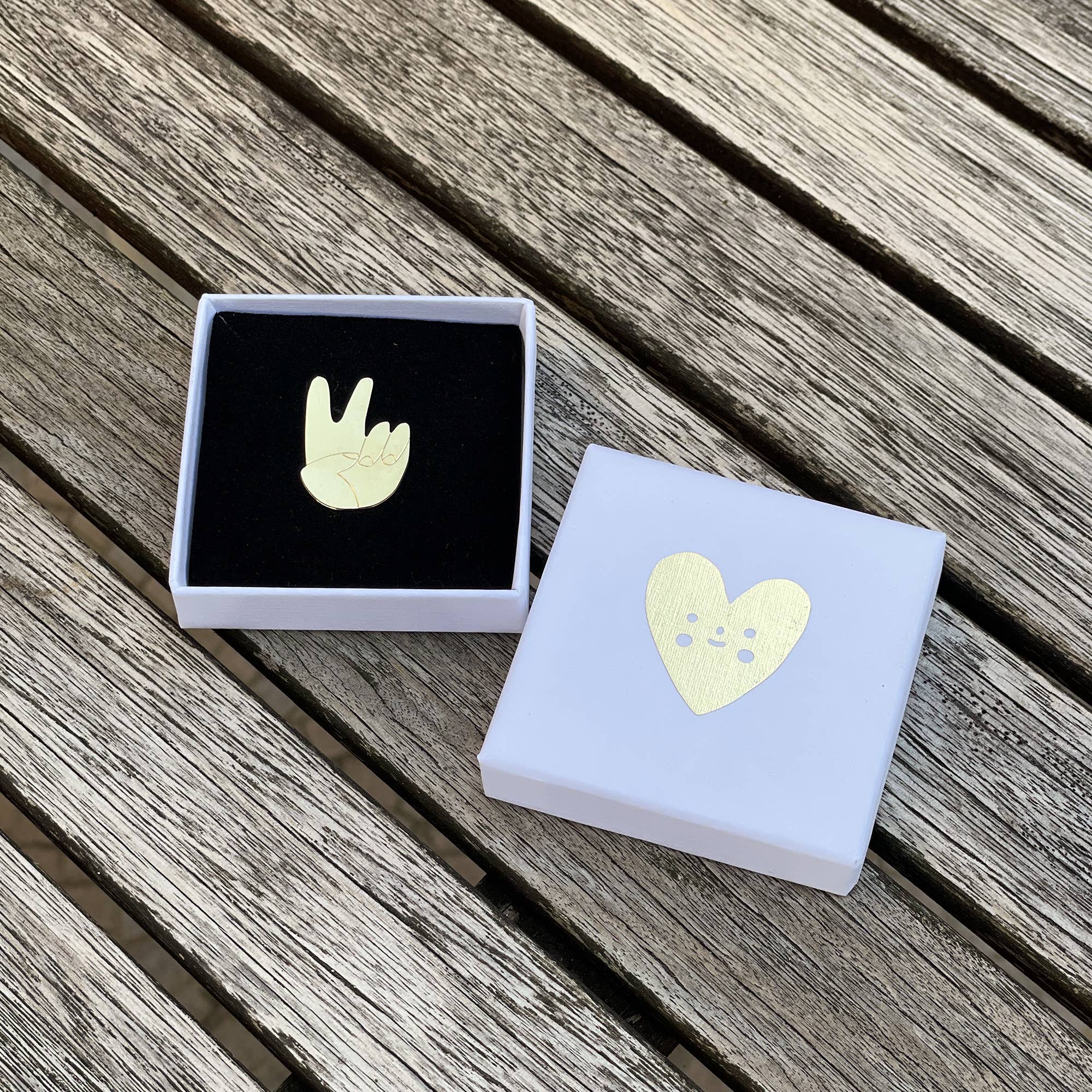 PEACE lapel pin x Suzy Ultman - Image 2