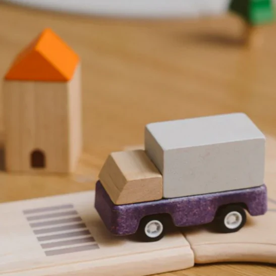 Purple Delivery Truck - Image 2
