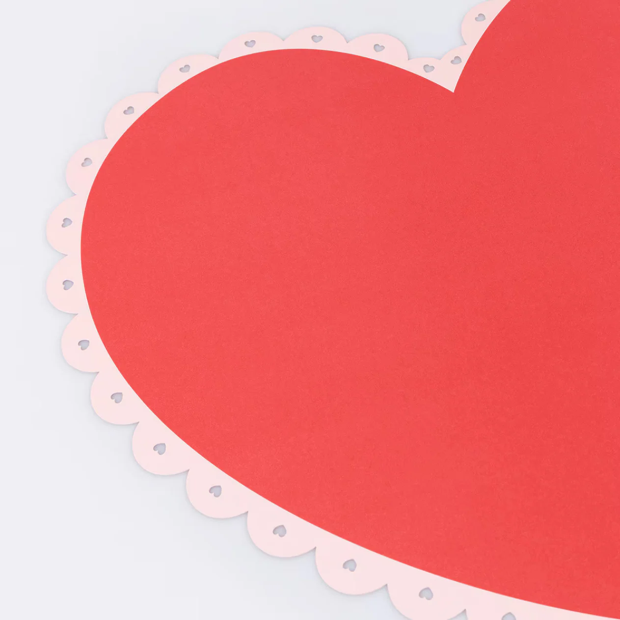 Scalloped Heart Paper Placemats (x12) - Image 2