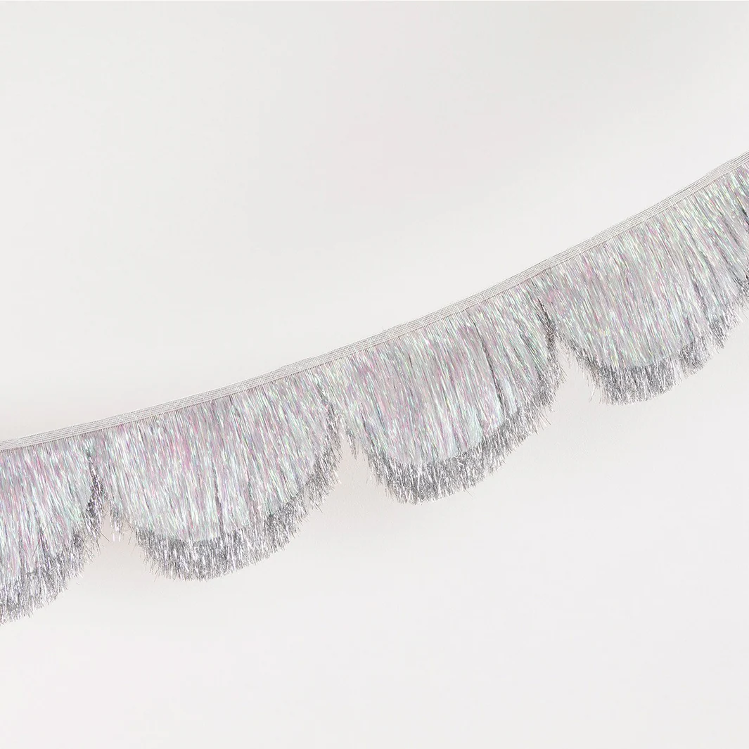 Silver Iridescent Tinsel Scallop Garland - Image 3