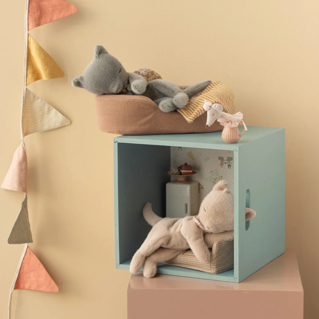 Small Sleeping kitten plush  - grey - Image 2