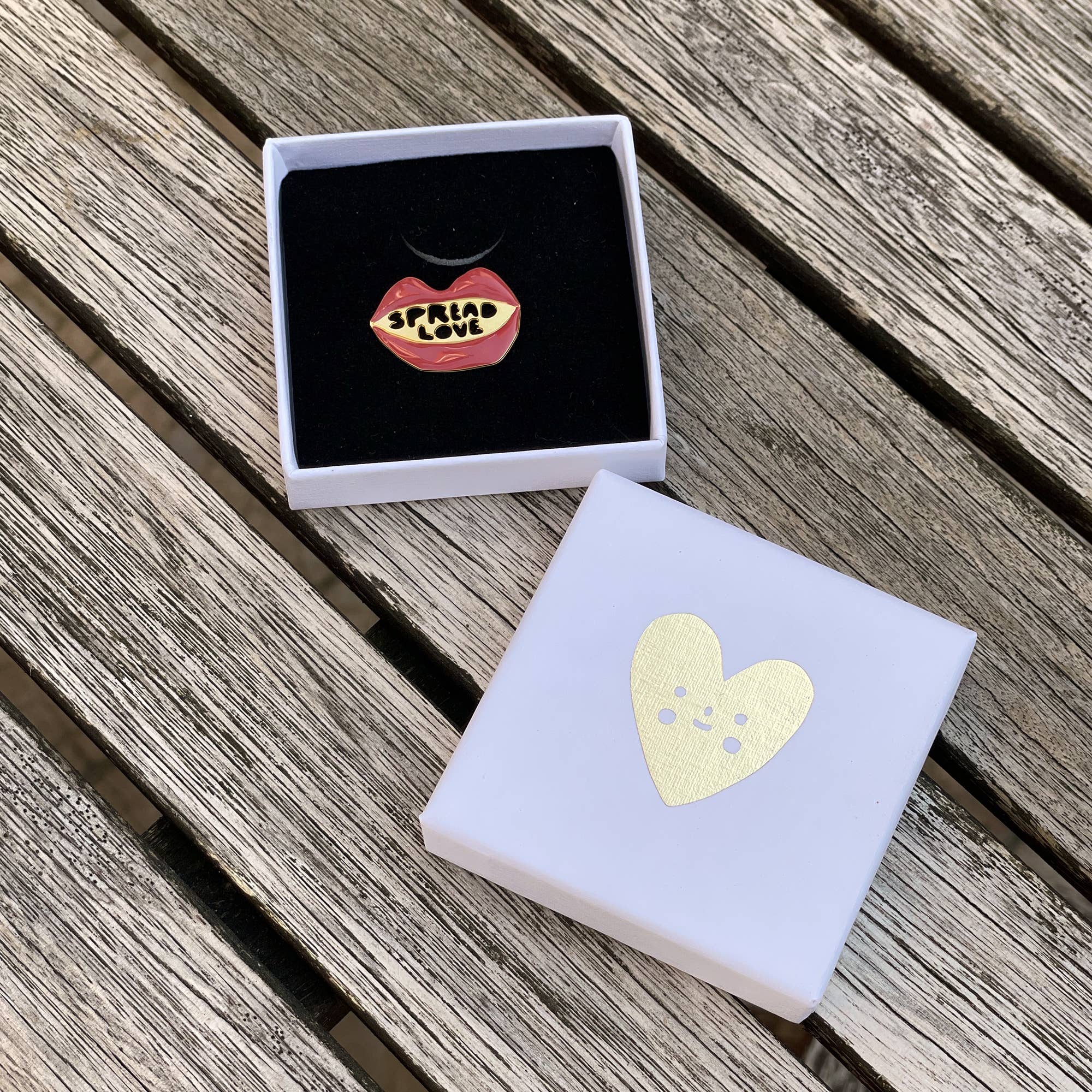 SPREAD LOVE lips enamel pin x Suzy Ultman - Image 2