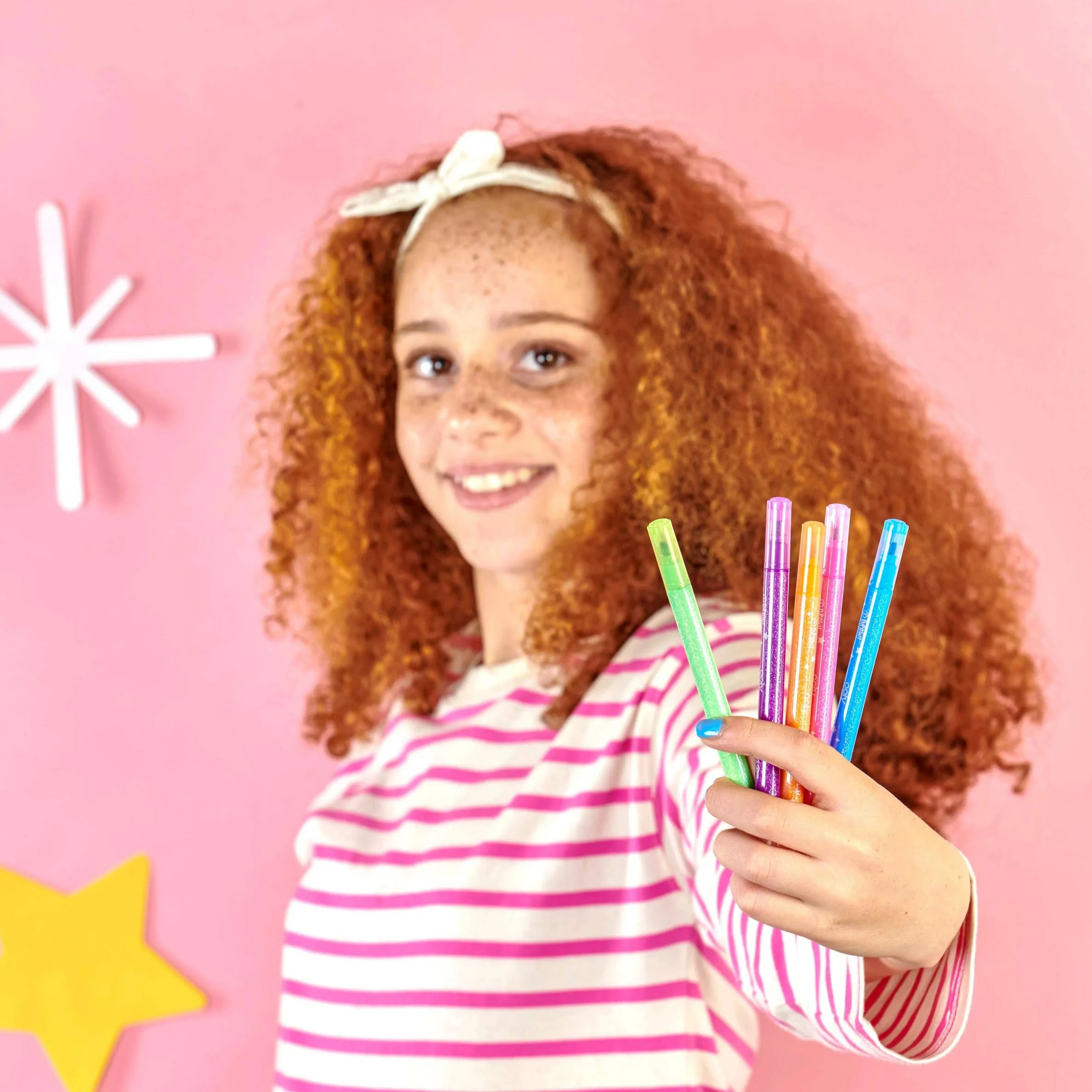 Switch-Eroo Sparkle Glittery Color Changing Markers- 12pcs - Image 5