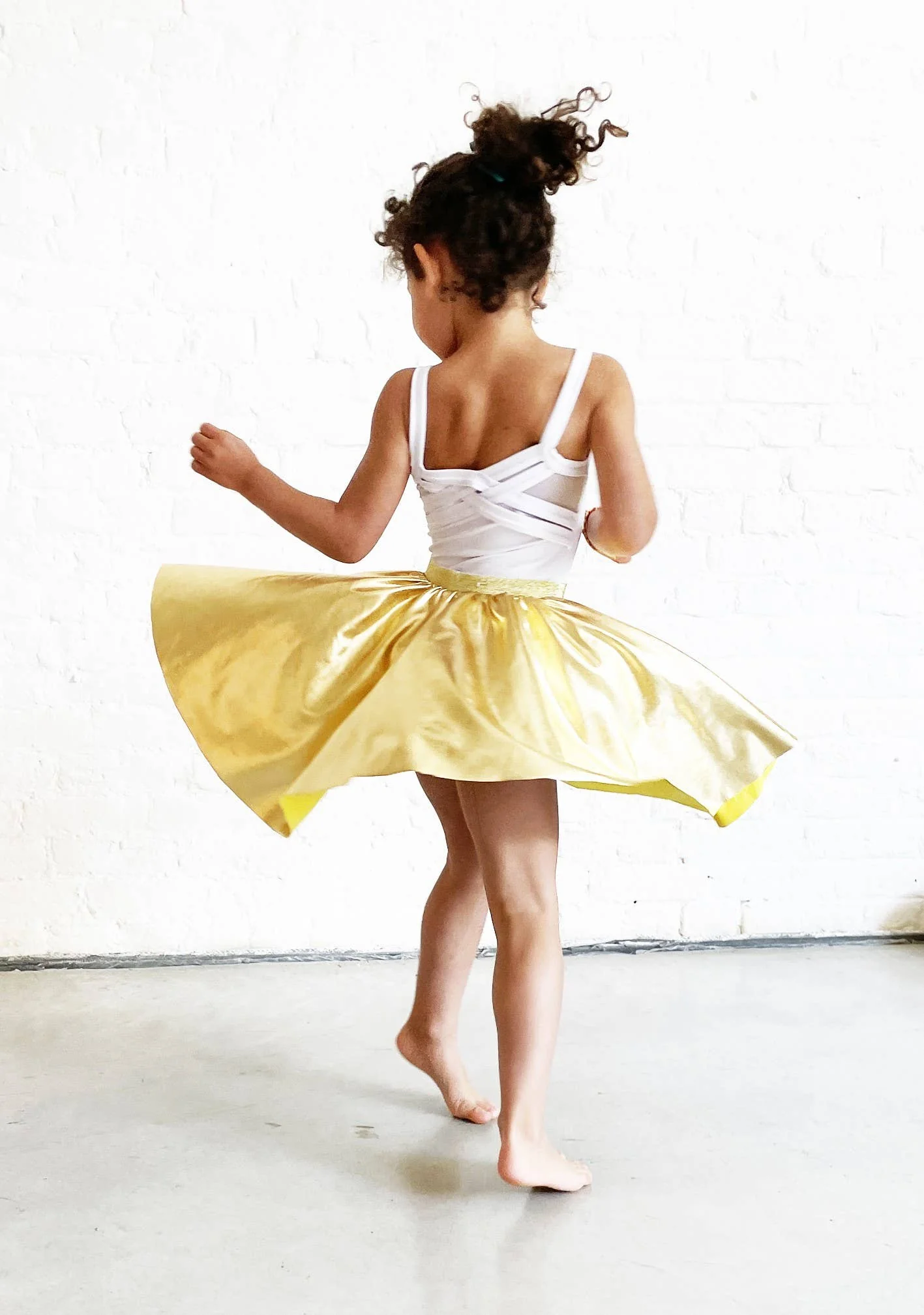 The metallic gold elastic skirt that turns you - Image 3
