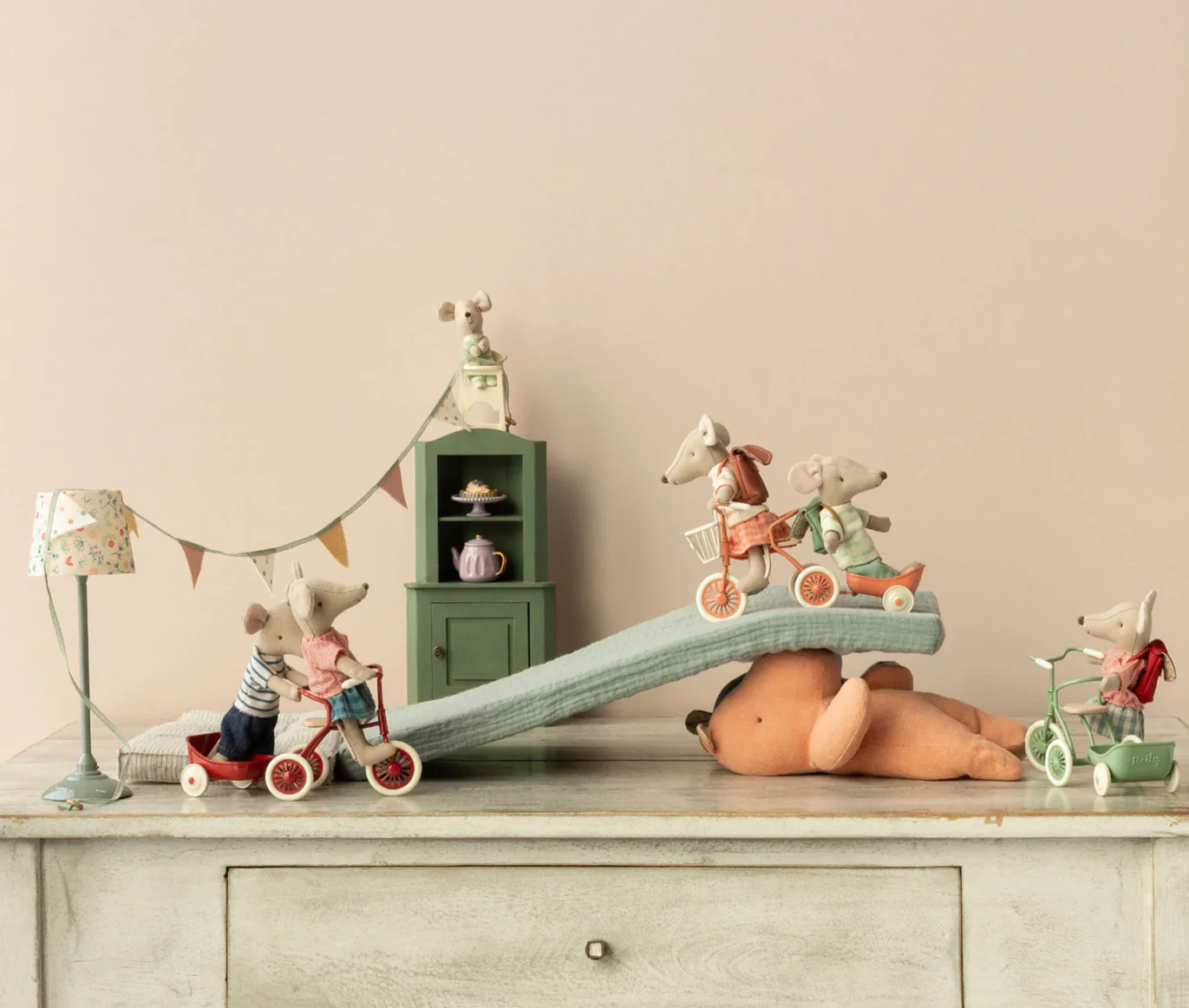 Tricycle Hanger for Mouse - coral - Image 3