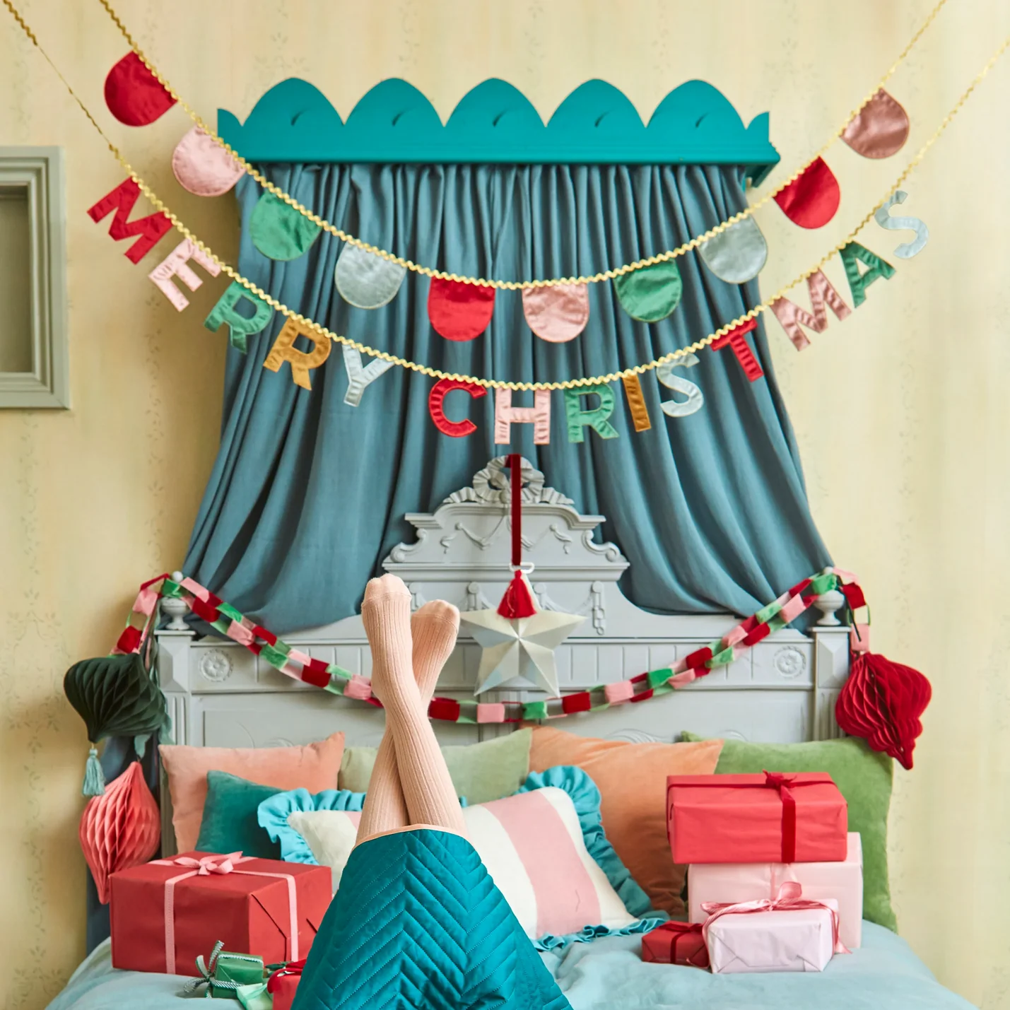Velvet Scallop Garland - Image 2