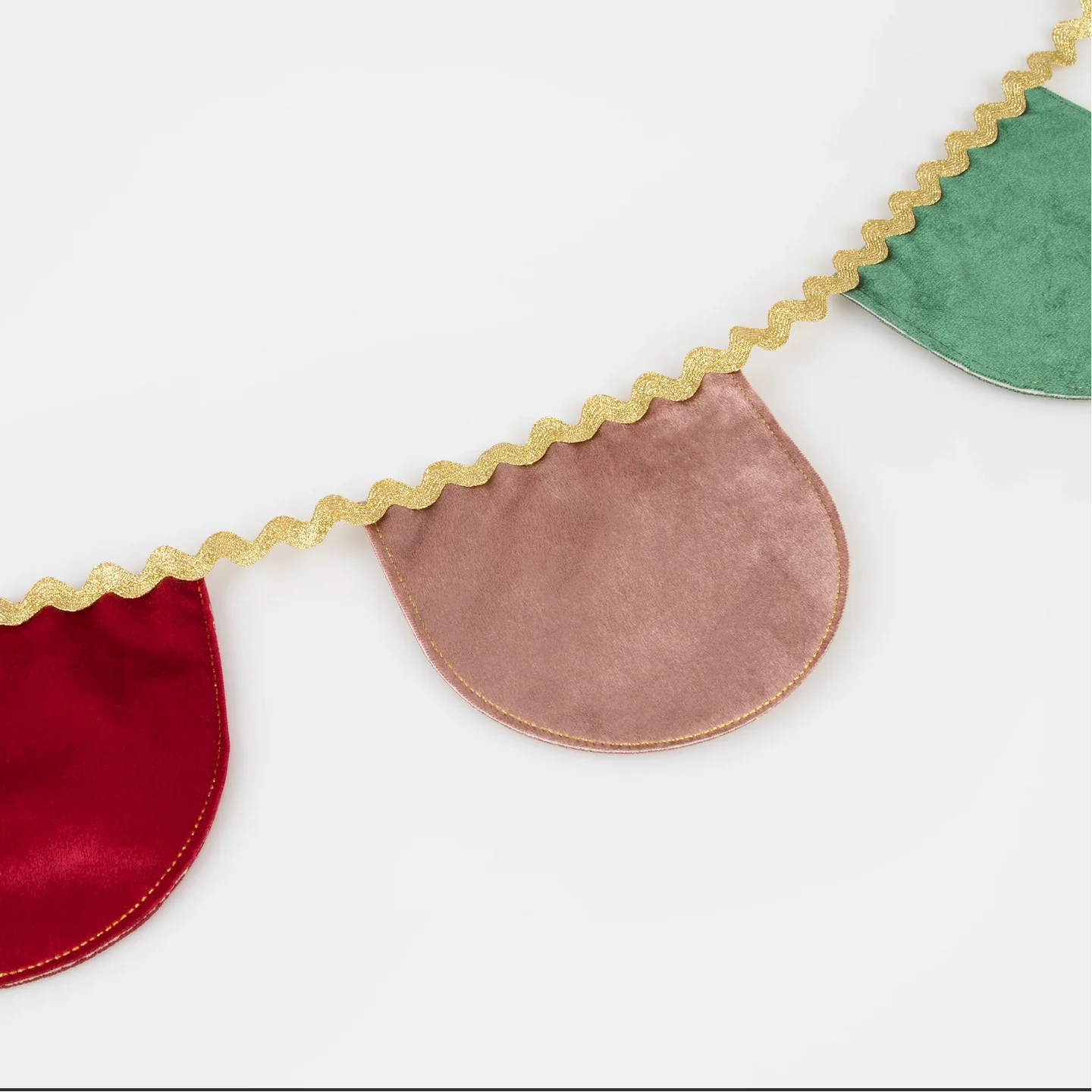 Velvet Scallop Garland - Image 3