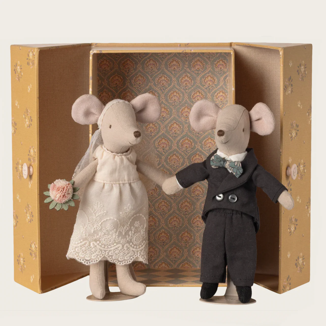 Wedding mice couple in box - Mum and Dad