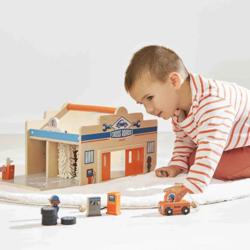 Wooden Garage - Cross Roads - Image 2