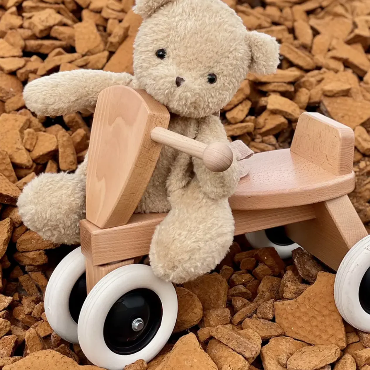 WOODEN SIT AND RIDE - Image 3